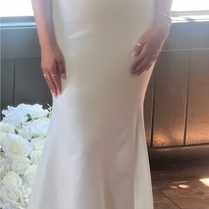 White Sleeveless Sheath Wedding Dress